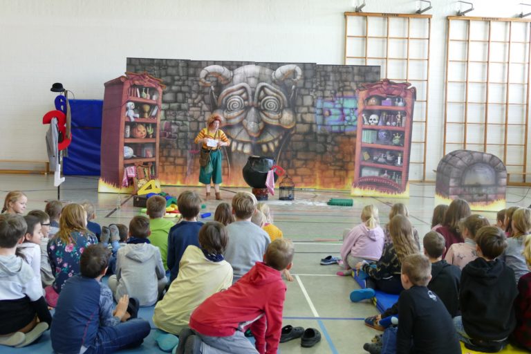 Zacharias, der kleine Zahlenteufel besucht Grundschüler